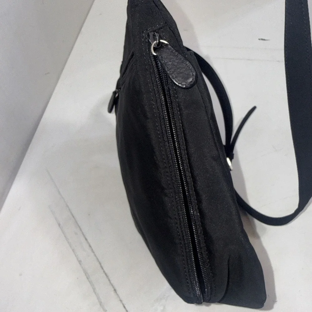 HOBO International Black Nylon Crossbody Messenger Bag Travel Purse Organizer